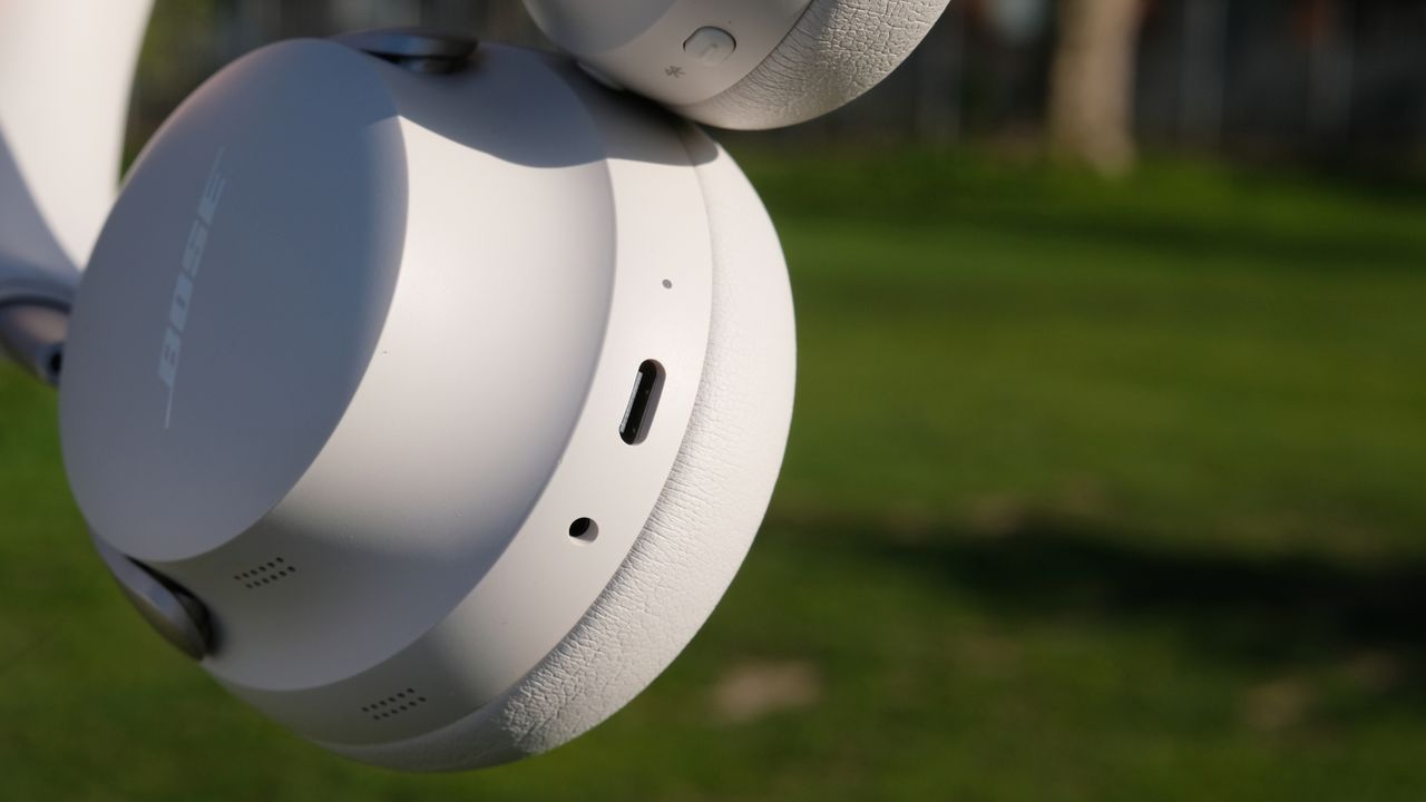 Photograph of Bose QuietComfort Ultra Headphones in white