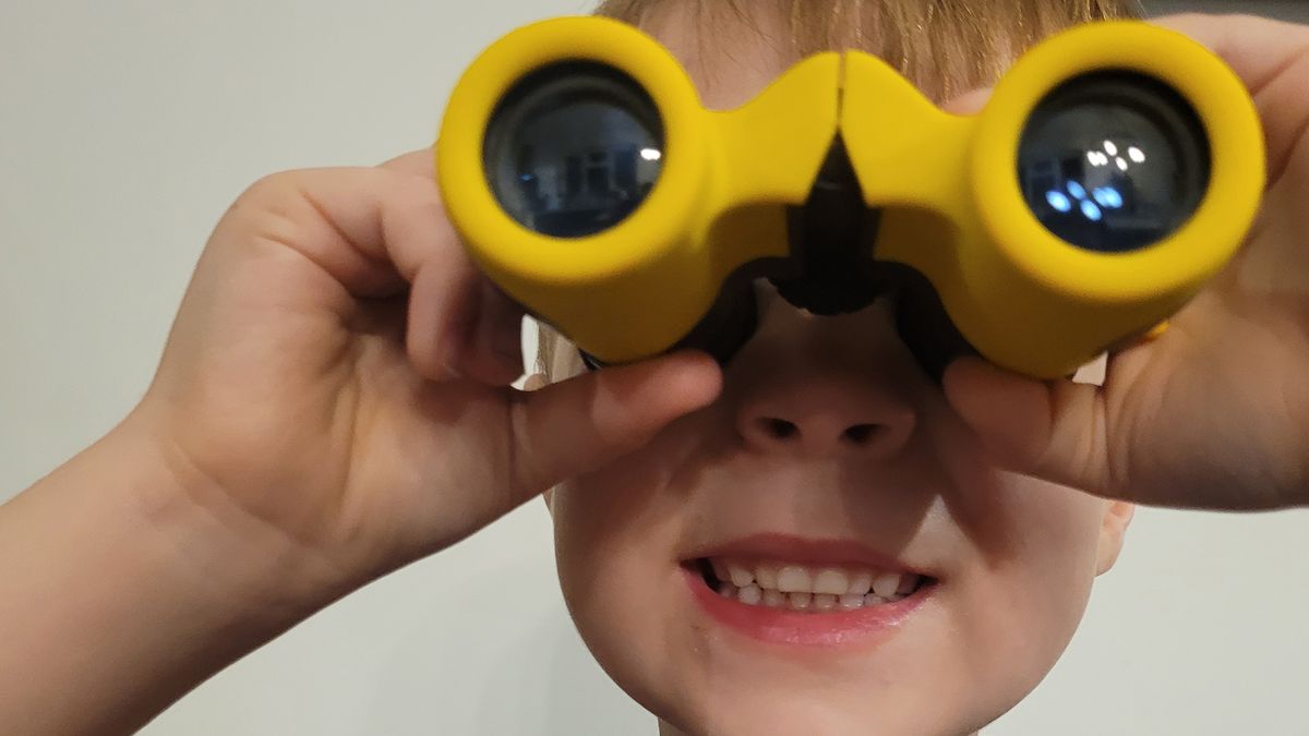 National Geographic 6x21 Children's Binocular laying on a worktop