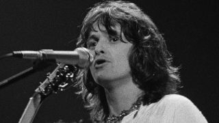 Jon Anderson performing with English progressive rock group Yes, at the Rainbow Theatre, London, 14th January 1972. (Photo by Michael Putland/Getty Images)