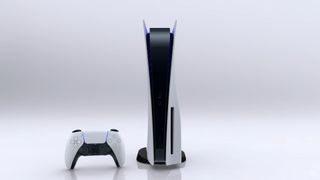 Sony PS5 -pelikonsoli pystyasennossa