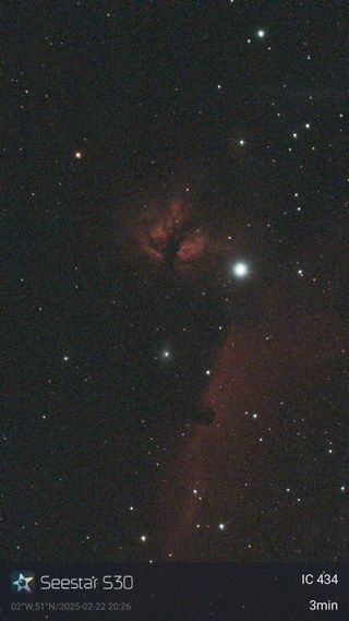 使用 ZWO Seestar S30 智能望遠鏡拍攝的夜空和星星圖像。