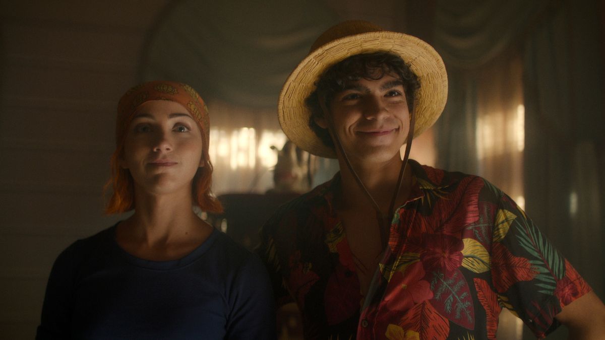 Nami (Emily Rudd) and Luffy (Iñaki Godoy) in Netflix&#039;s One Piece