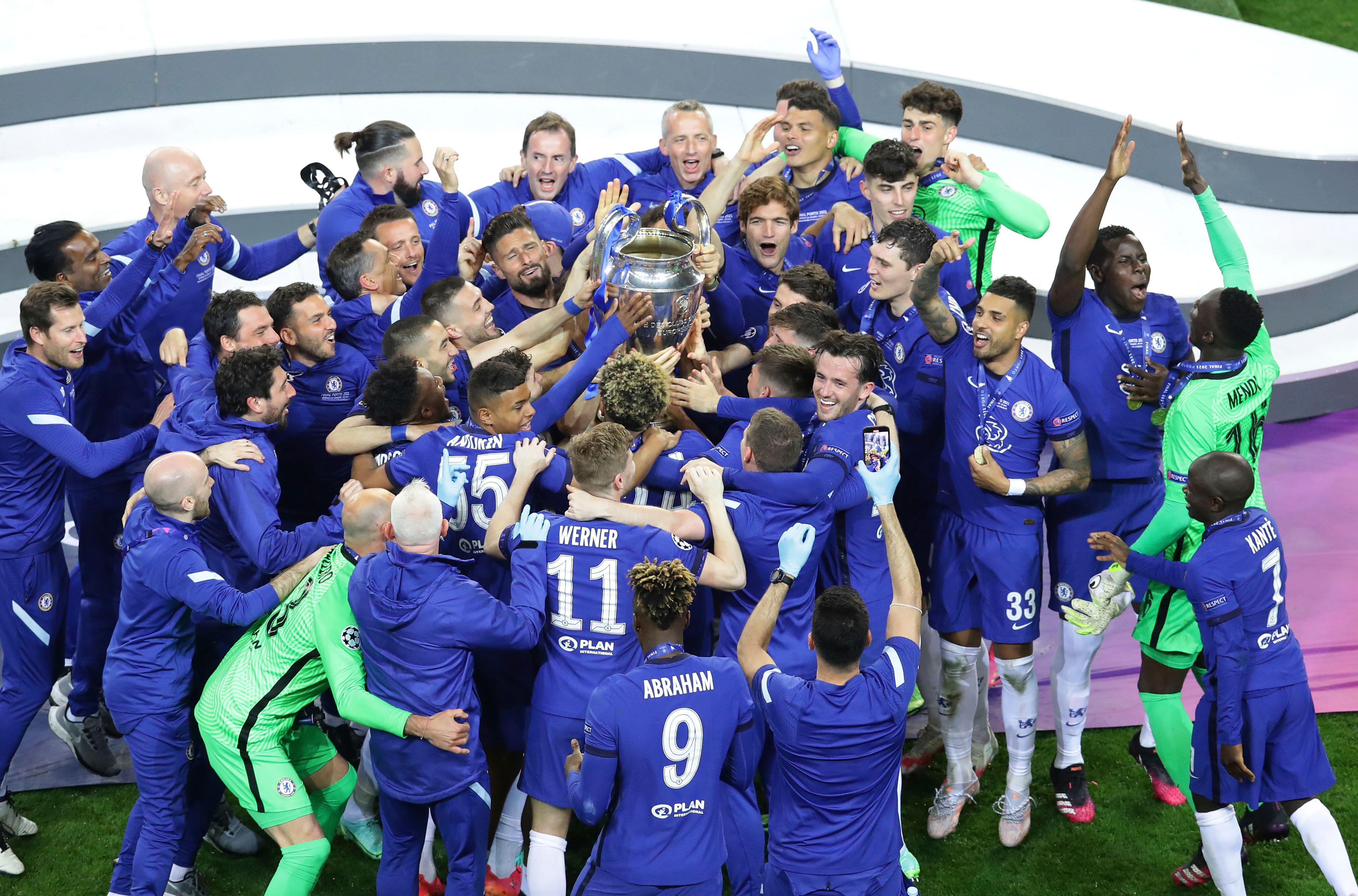 Chelsea celebrate with the Champions League trophy, 2021