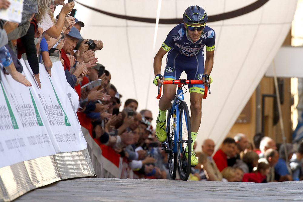 Guillaume Martin climbs to the finish of stage 2 at the Giro della Toscana