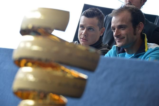 Nico Roche, Michele Scarponi and the Giro d'Italia trophy