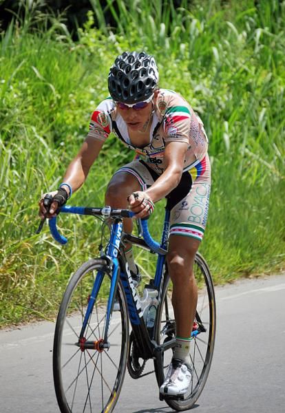 Edwin Parra (Boyaca Orgullo De America Loteria De Boyaca) on the attack.