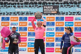 Paris Roubaix Femmes 2023 podium