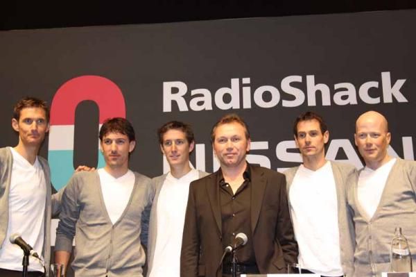 The RadioShack-Nissan team leaders flank Bruyneel