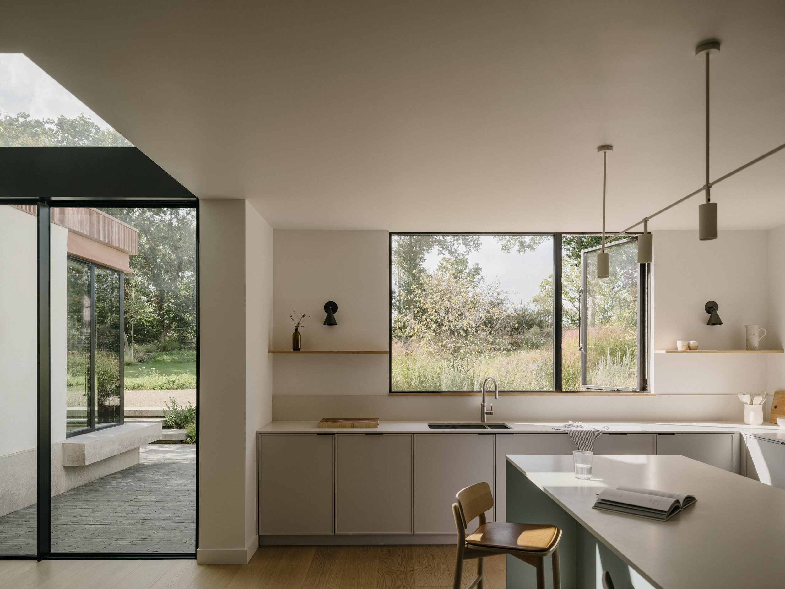 TE Residence, UK, by Dedraft