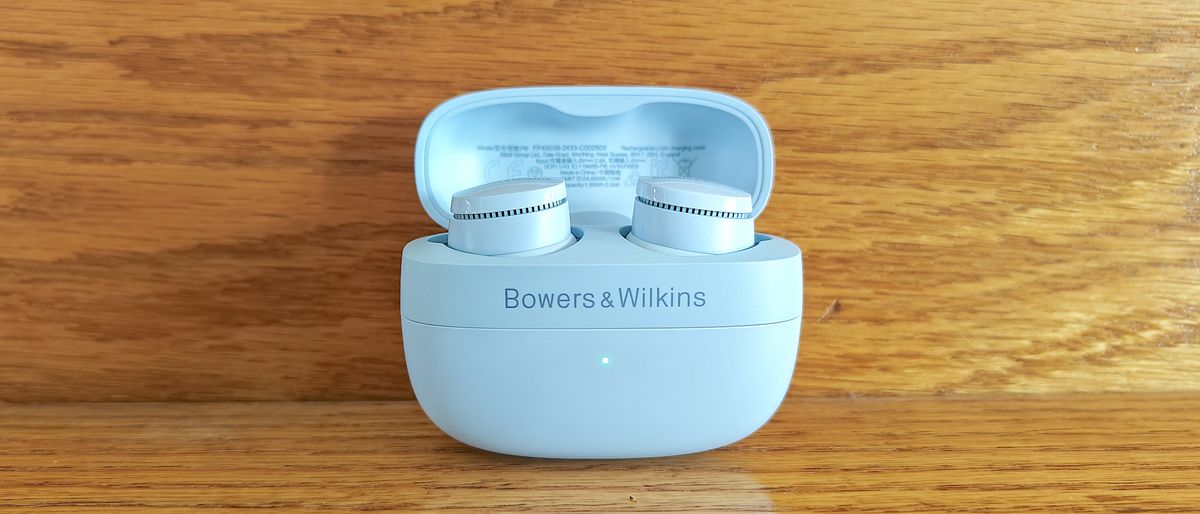 Bowers and Wilkins Pi6 in the case