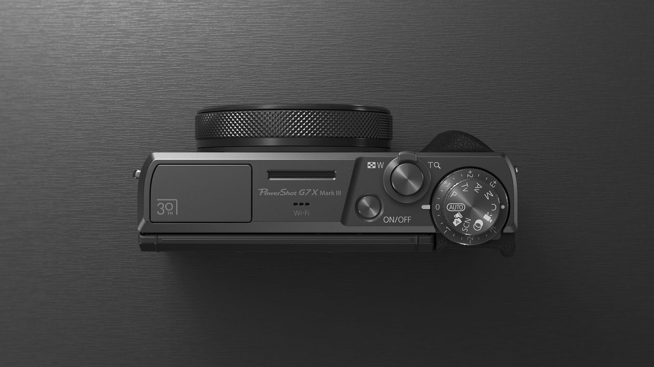 Top plate of the Canon PowerShot G7 X Mark III Anniversary Edition in graphite, on a graphite-type surface