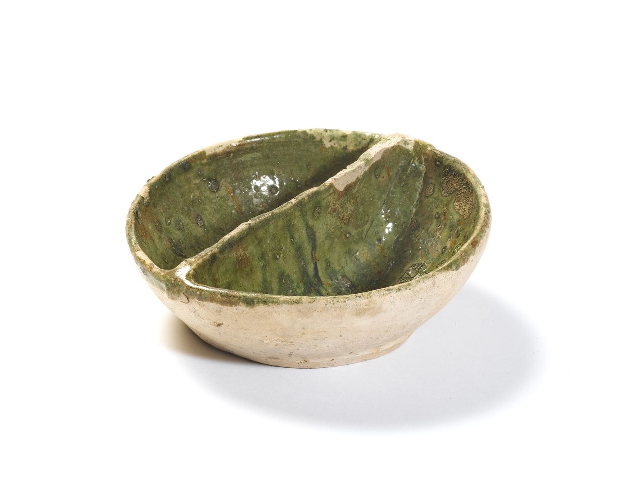 This "coarse border ware" condiment dish has a copper-green glaze. It dates to between the 14th to 15th centuries and was made around the Surrey-Hampshire border.