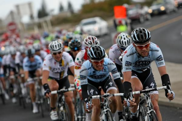 Saxo Bank Sunguard take a turn at the front of the bunch
