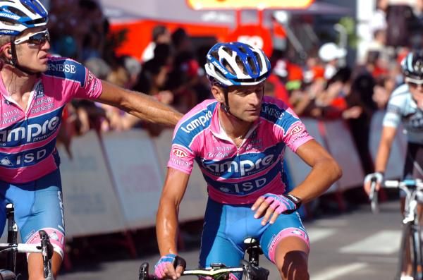 Scarponi checks out his injuries