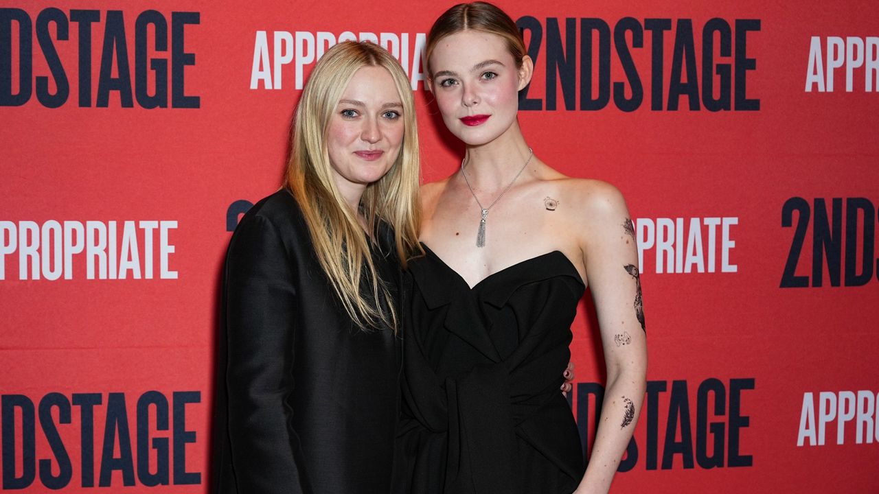 Dakota and Elle Fanning