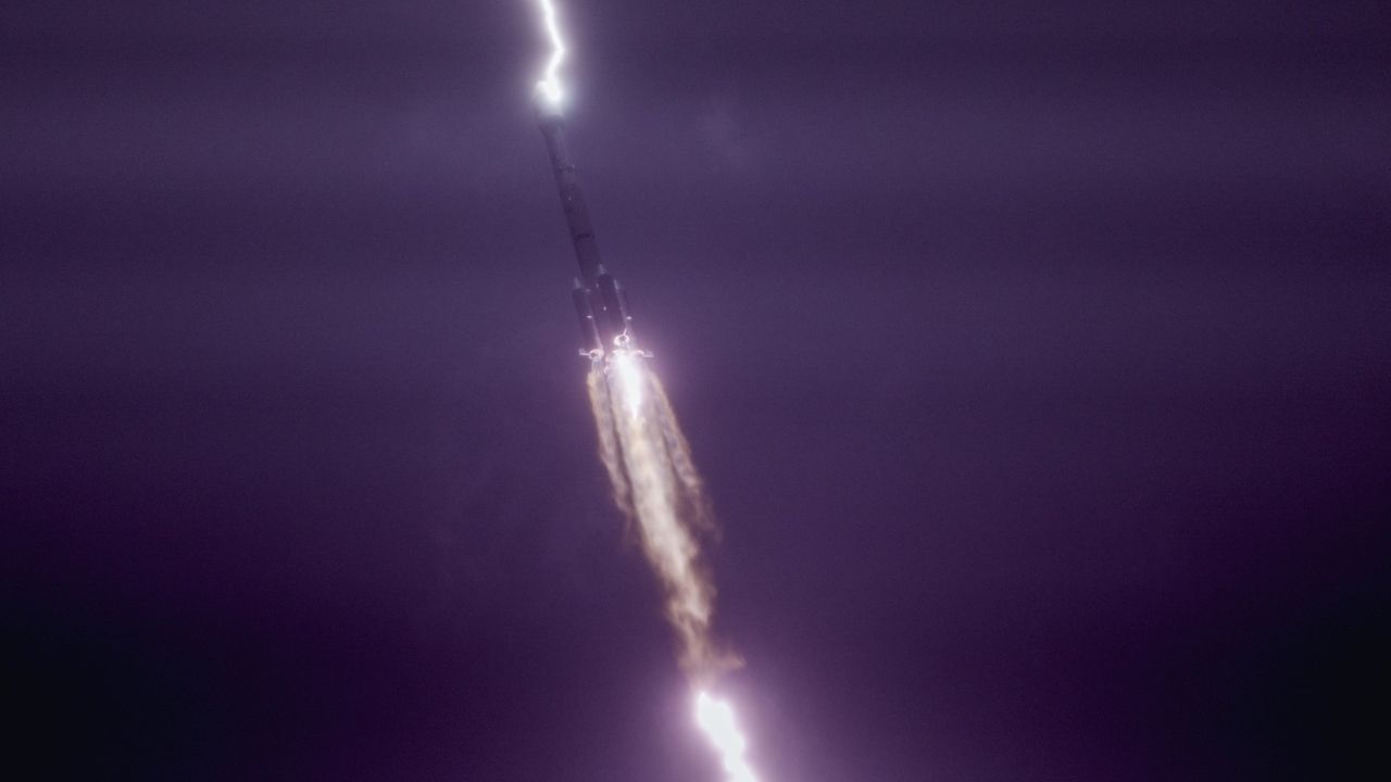 Epic photo captures lightning striking a Chinese rocket during liftoff