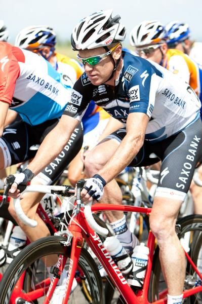 Stuart O'Grady (Saxo Bank) cruising along back in the bunch.