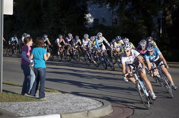 Colavita/Baci Pro Cycling leads the women's peloton through a turn.