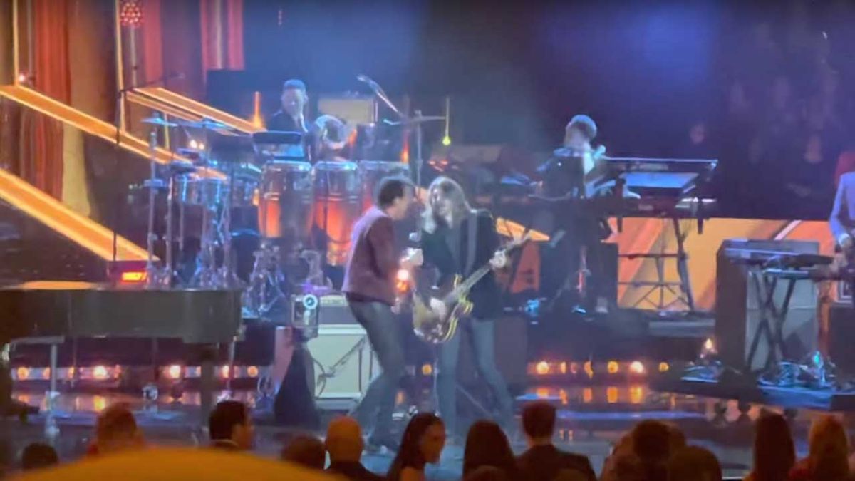 Dave Grohl onstage with Lionel Richie