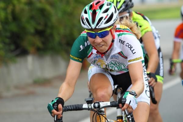 Andrea Dvorak (Colavita Forno D'Asolo) has been in breaks and in the front of the race throughout.