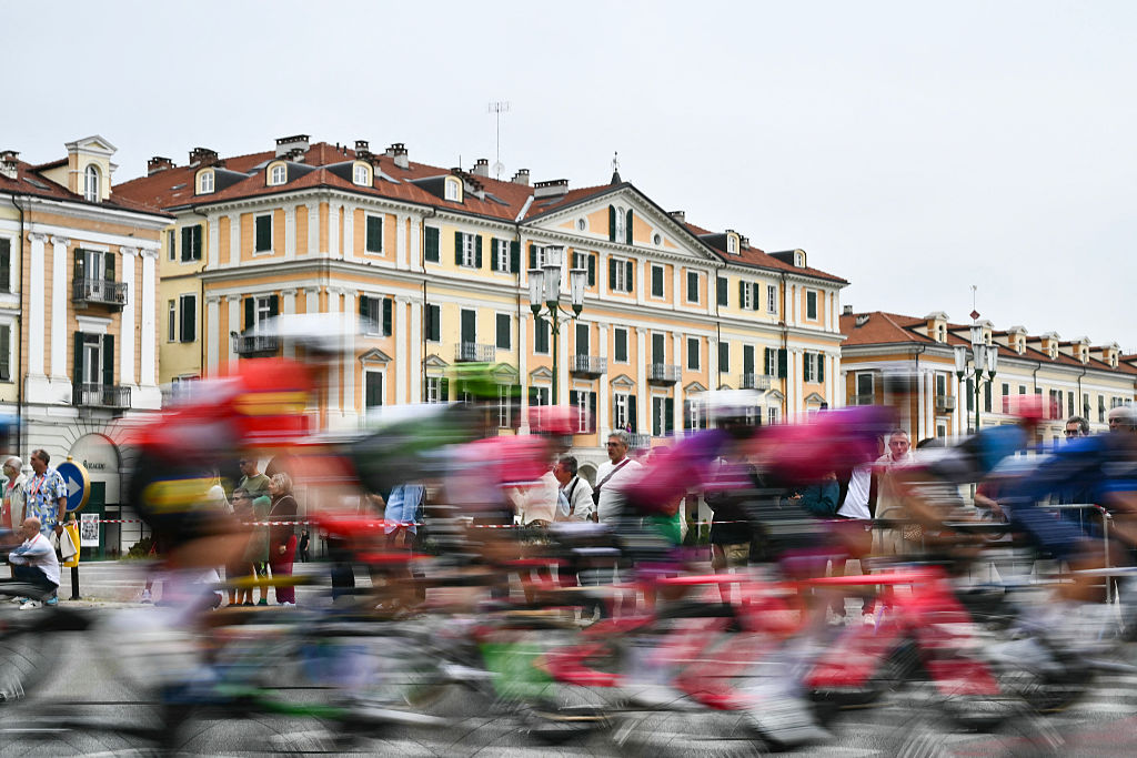 Vuelta a España stage 3: LIVE - Peloton set for undulating day through Piedmont