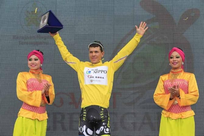 Julian Moreno Arredondo (Nippo - De Rosa) continues to lead the race