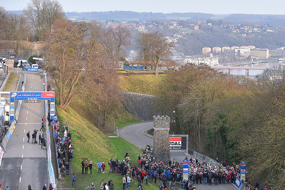 The elite men start in Namur.