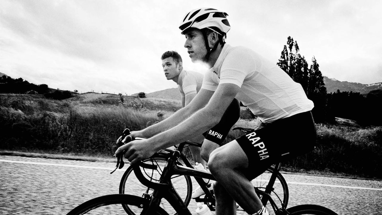 Rapha say the Pro Team Training bib shorts are designed to complement the Pro Team Training jersey