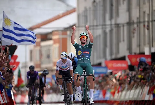 Mads Pedersen prima vittoria in maglia verde alla Vuelta 2025 (Photo credit: Getty Images)