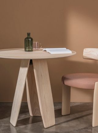 The table and chair from the Oru Collection