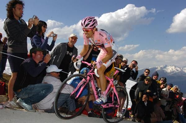 David Arroyo (Caisse d'Epargne) finished 16th on the Plan de Corones and remains in the race lead.