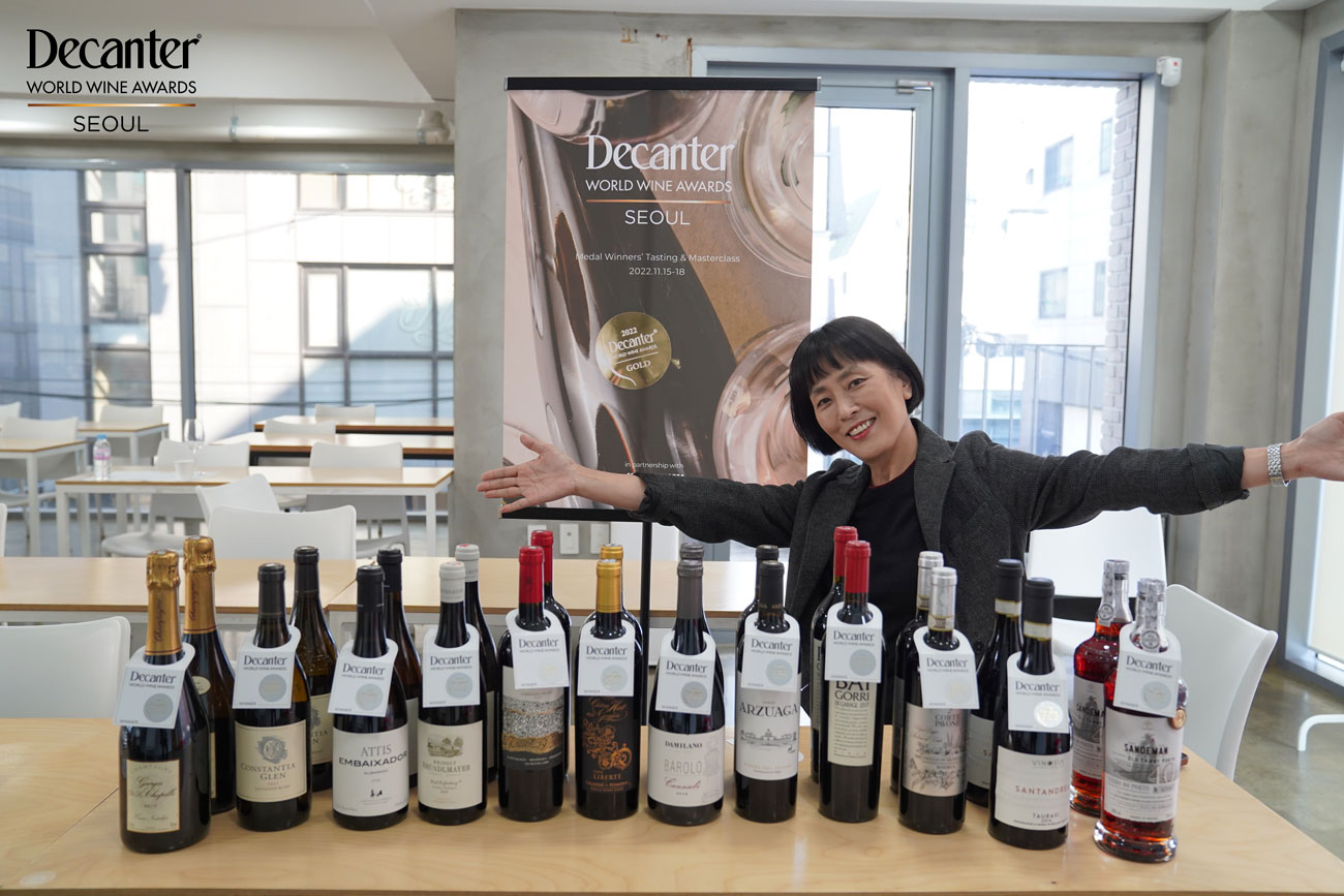 DWWA judge Moonsong Bang with the wine line-up of the Platinum Masterclass at the DWWA 2022 Asia Month Seoul Tastings