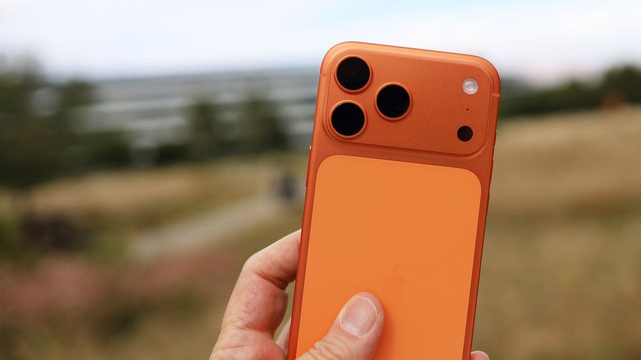 Apple iPhone 17 Pro Max HANDS ON