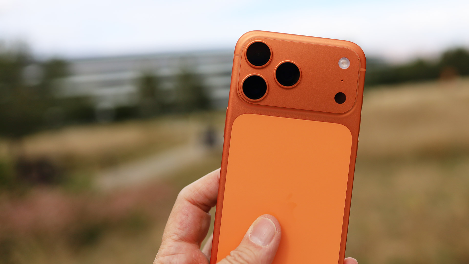 Apple iPhone 17 Pro Max HANDS ON