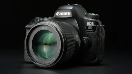 Meike 85mm f/1.8 SE Mark II lens mounted to a Canon EOS 6D Mark II