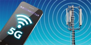 5G Funkwellen werden zwischen einem Smartphone und einem Sendemast verdeutlicht