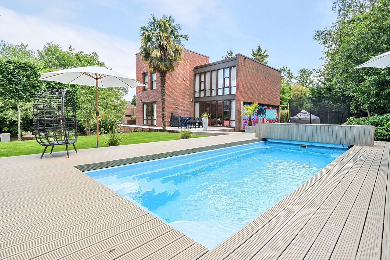 Images of a property on Lakeside Drive, Esher