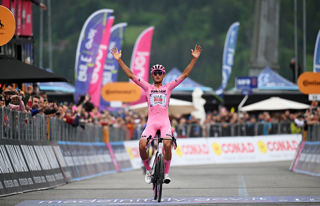 Giro d&#039;Italia 2025: Isaac del Toro wins stage 17 in Bormio