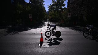 'I got super scared': Riders criticise rough roads at Worlds time trial