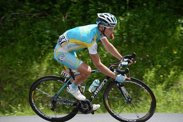 Fredrik Kessiakoff (Astana) has a snack as he rides.