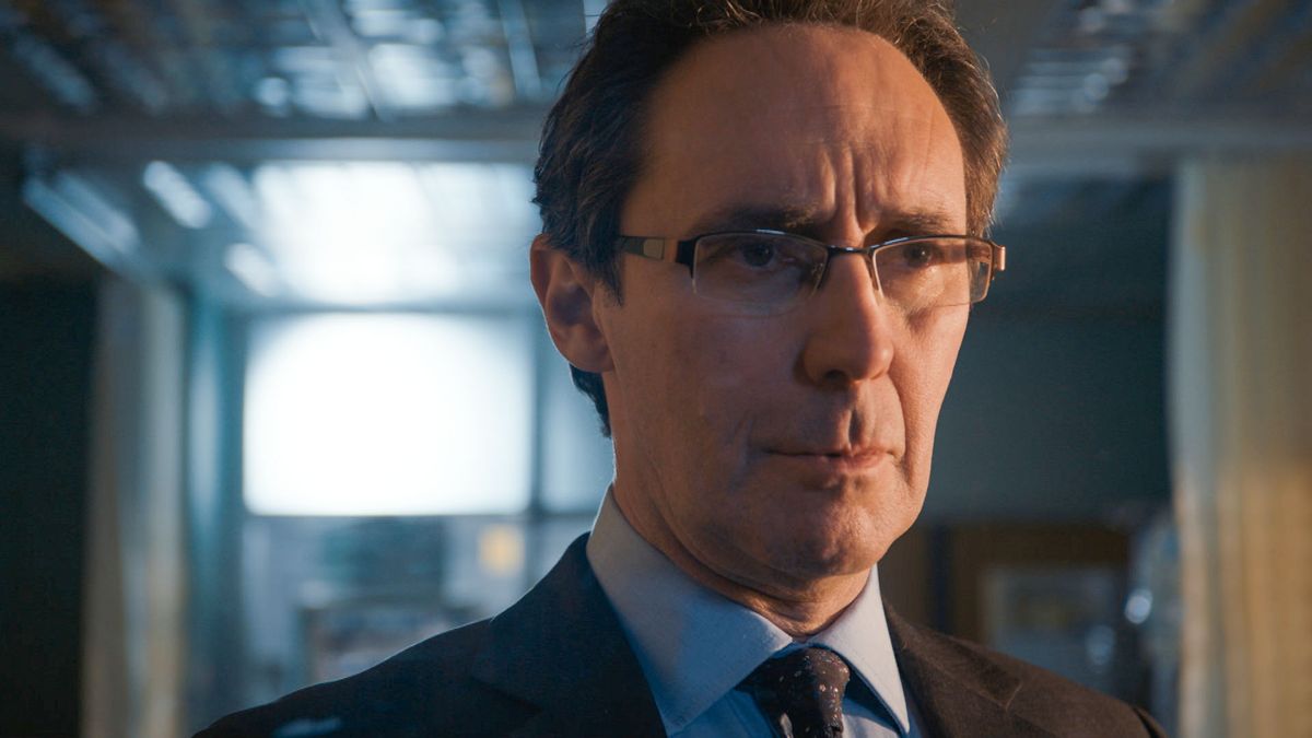 Henrik Hanssen Holby City Week 17