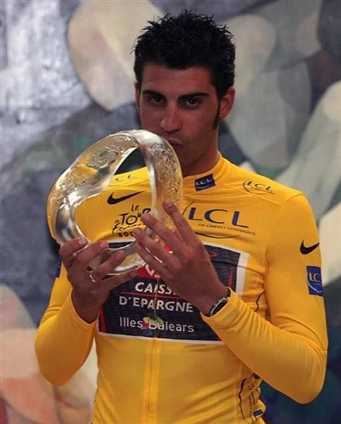Oscar Pereiro is awarded the 2006 Tour title after Floyd Landis was disqualified for doping.