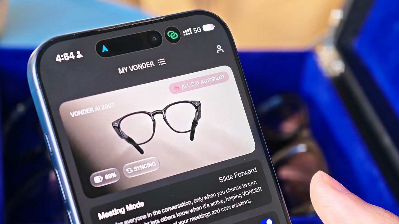 Vonder Intelligent Eyewear's app showing that the glasses are currently listening to the wearer