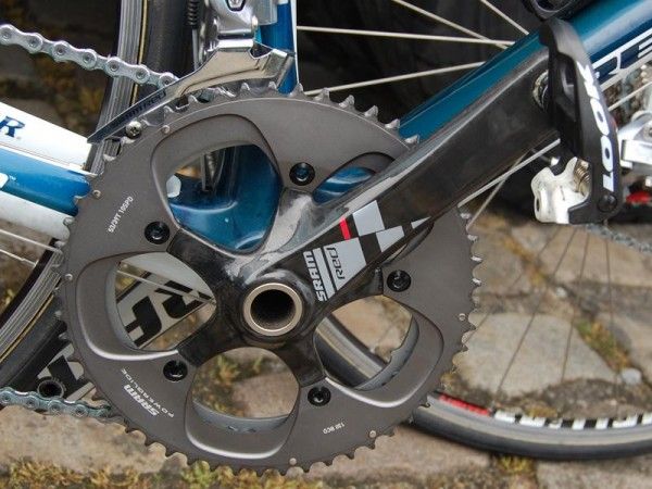 This Astana team bike crankset was fitted with the usual upsized inner chainring - but shouldn't that little tab be behind the crankarm?