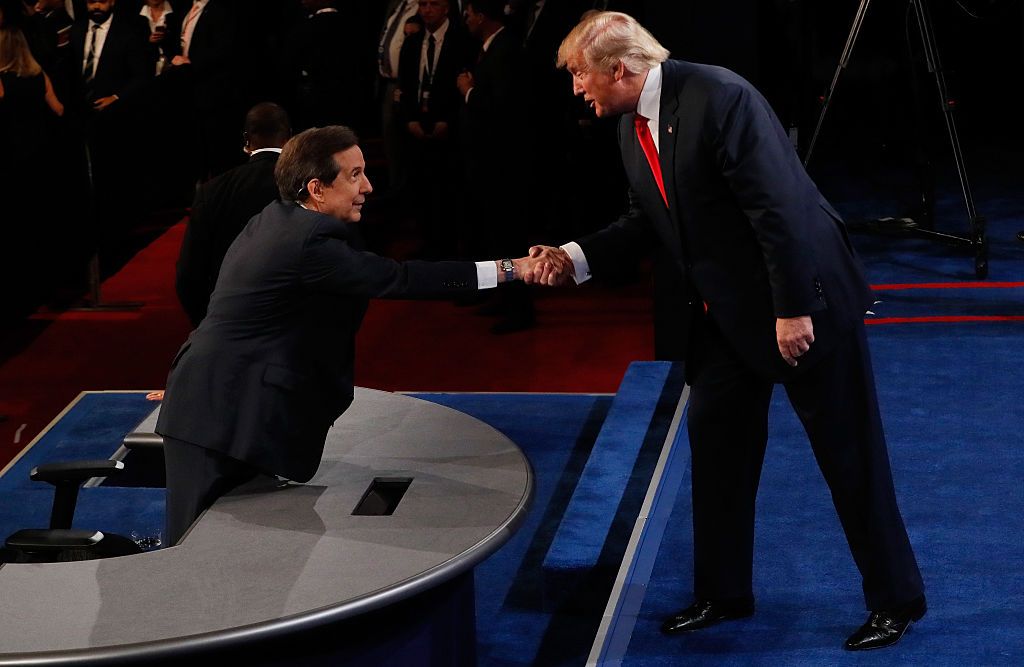 Trump shakes hands with Fox News&amp;#039; Chris Wallace