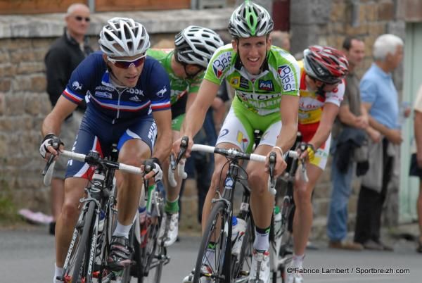 Damien le Fuste looks around for some help from his colleagues.