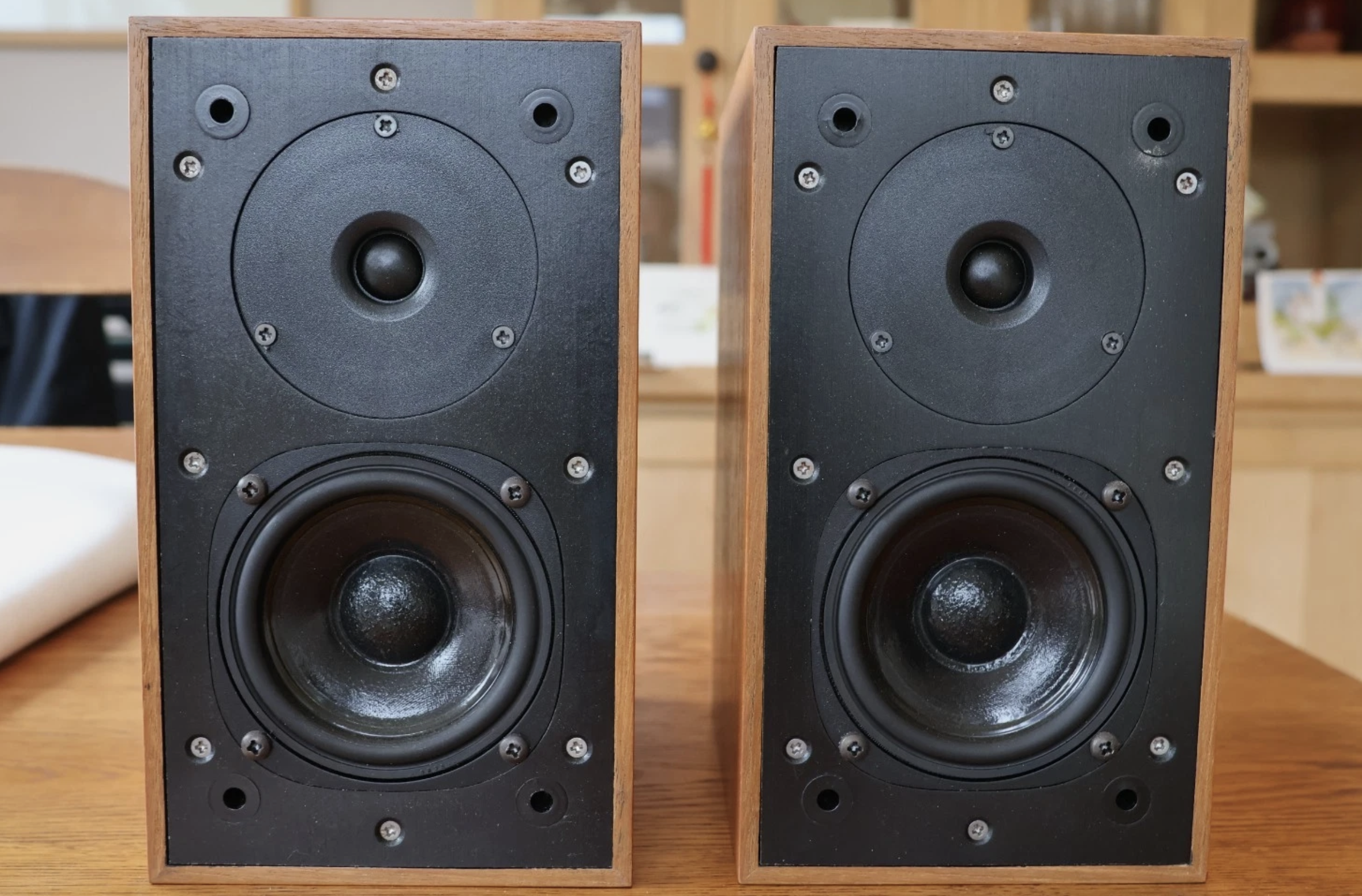 ProAc Tablette (1979) speakers on table
