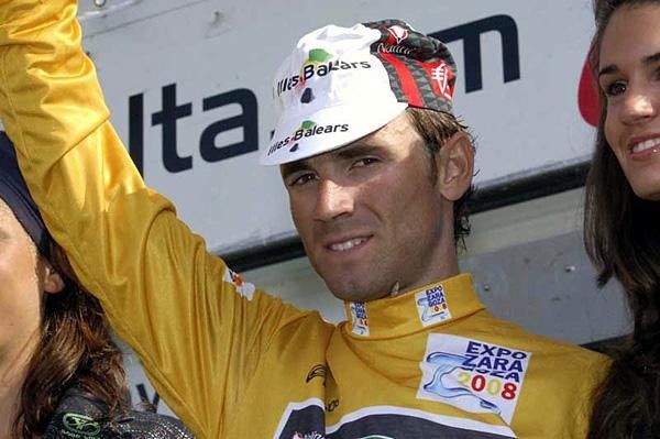 Alejandro Valverde (Caisse d'Epargne) on the podium