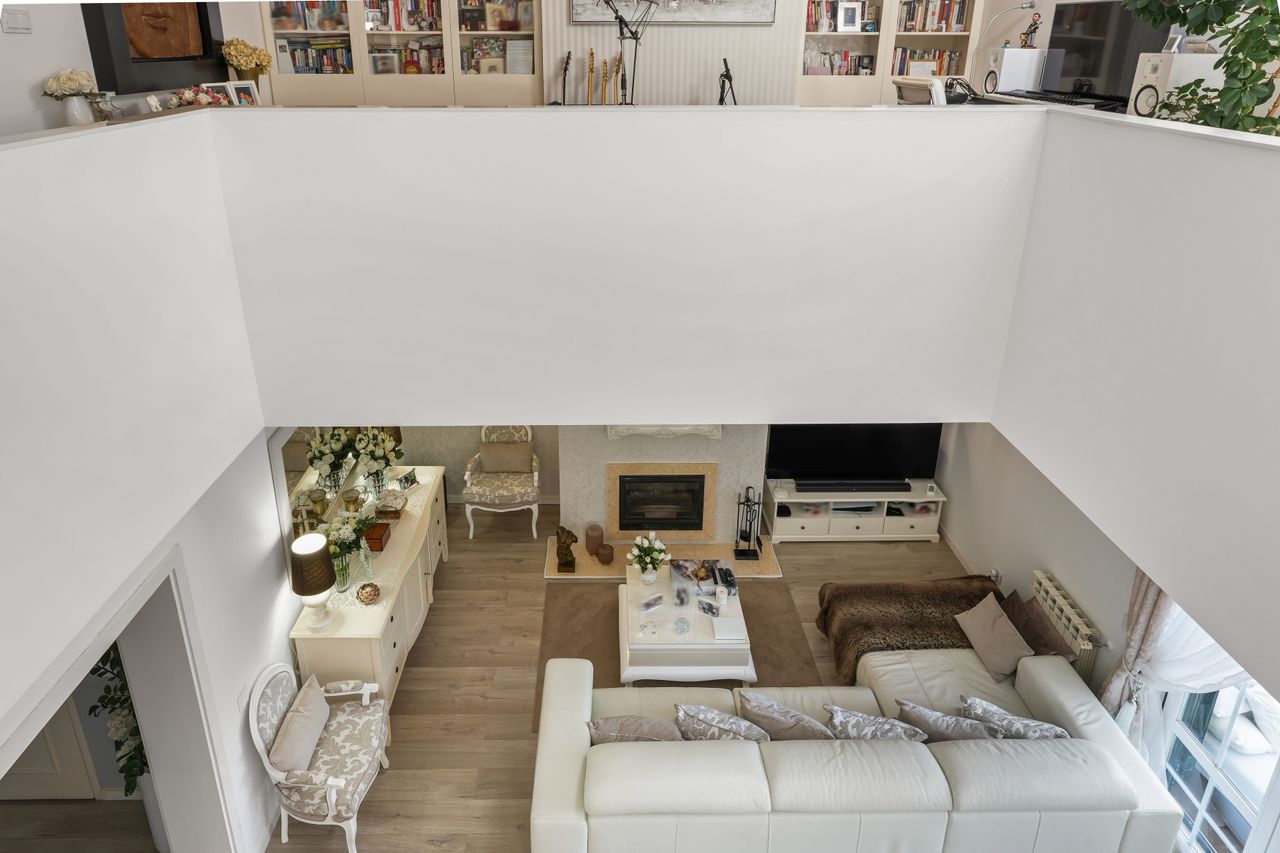 A real estate listing of a duplex in Sintra, Portugal.