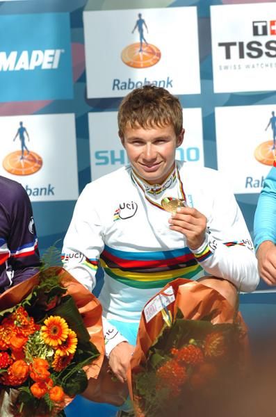 World champion Alexey Lutsenko (Kazakhstan) shows off his gold medal.